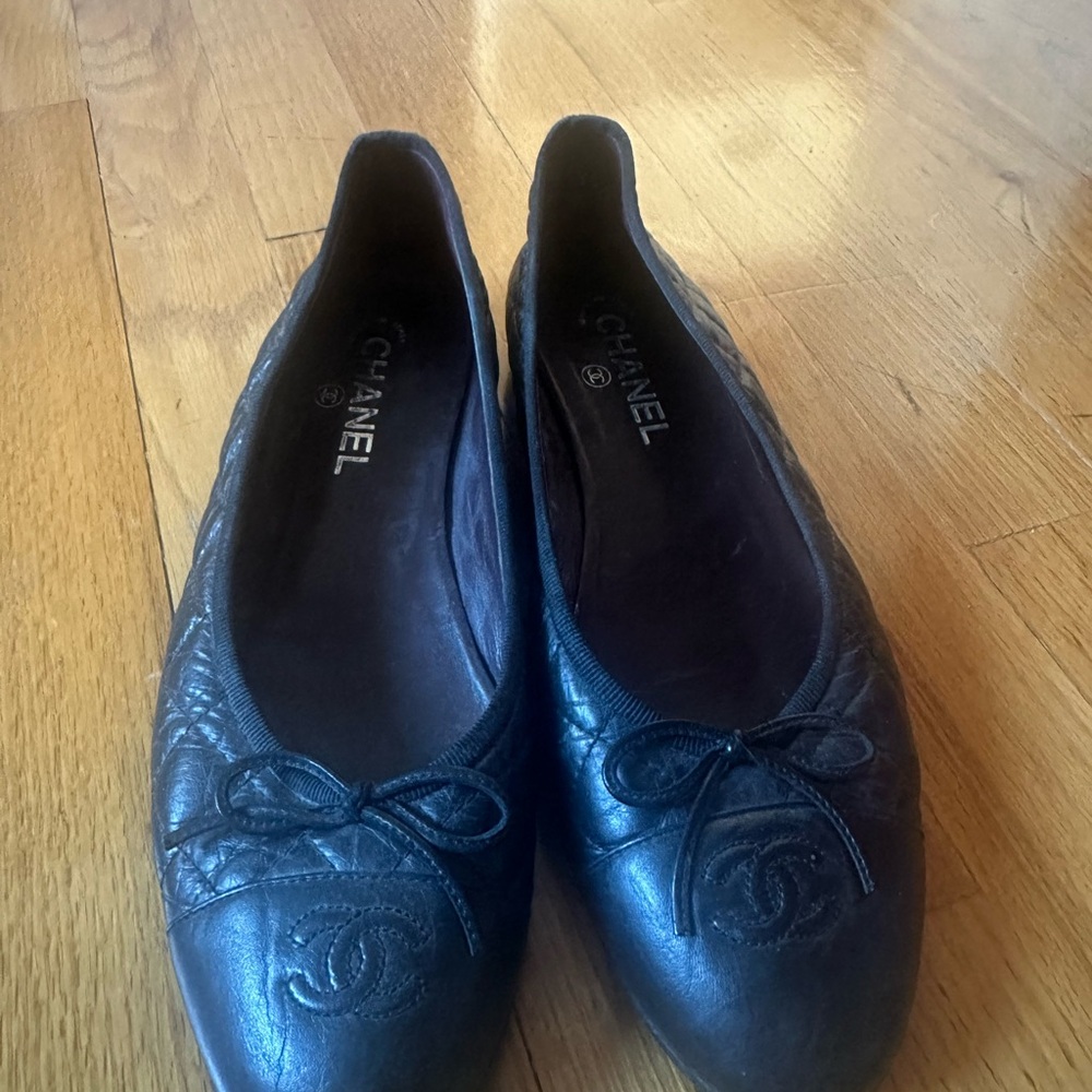 CHANEL Black Quilted Leather Flats with Bow